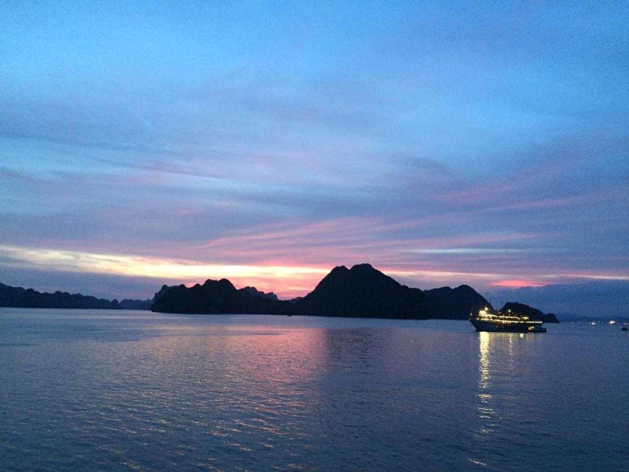 Hotel Halong Lavender Cruises Ha Long Esterno foto